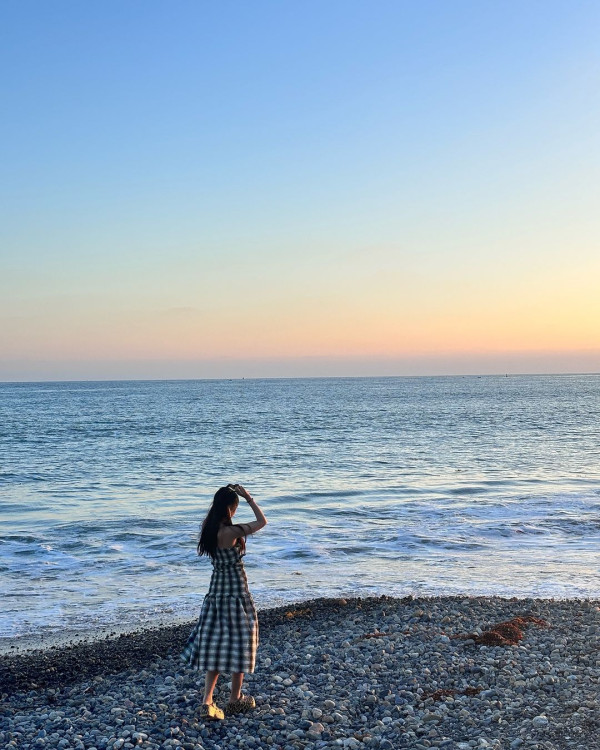 聲夢小花放棄美國升學照去旅行 狂甫當地打卡照曬香肩小蠻腰