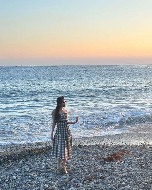 聲夢小花放棄美國升學照去旅行 狂甫當地打卡照曬香肩小蠻腰
