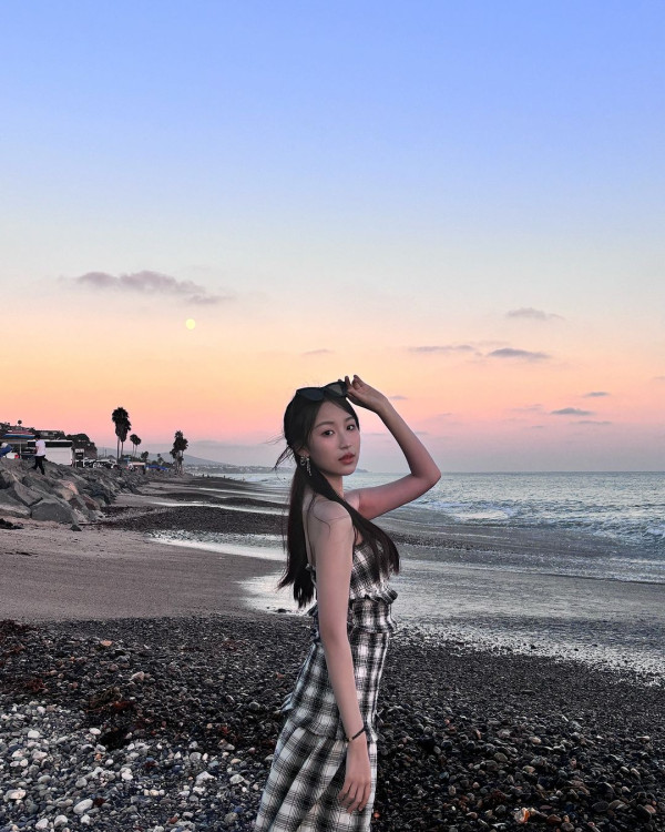 聲夢小花放棄美國升學照去旅行 狂甫當地打卡照曬香肩小蠻腰