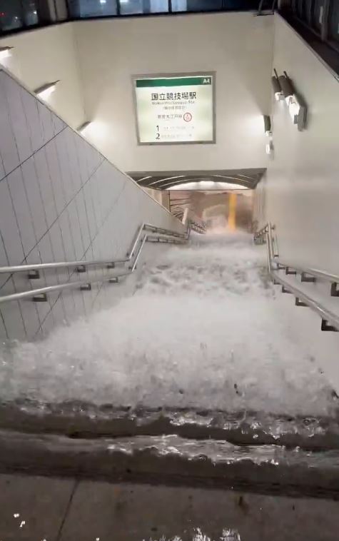 多圖！日本關西暴雨成災多處成水舞間！京都街道現坑渠噴泉 