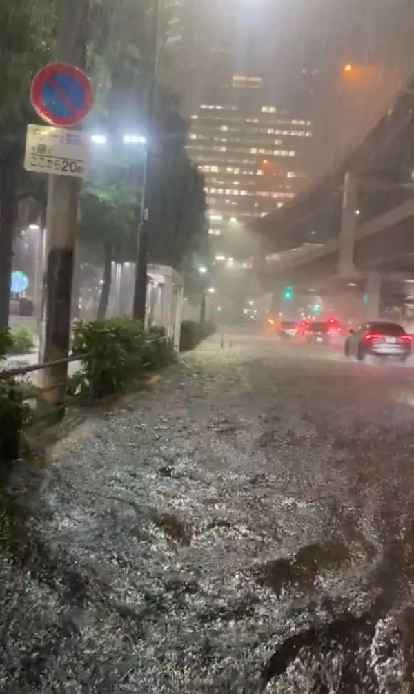 多圖！日本關西暴雨成災多處成水舞間！京都街道現坑渠噴泉 