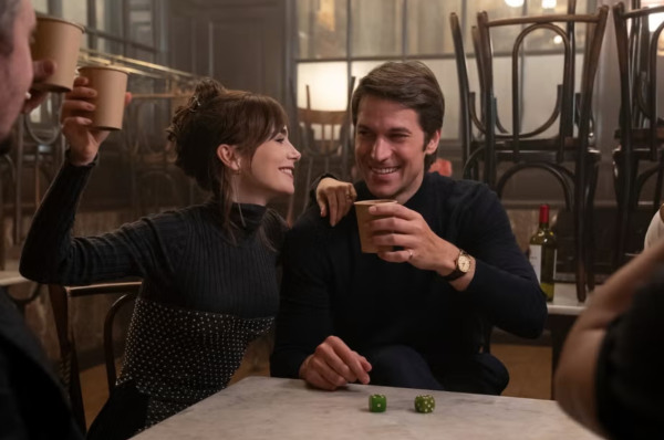 《Emily in Paris》第四季造型盤點｜4大穿搭重點＝法式復仇風+高飽和色彩