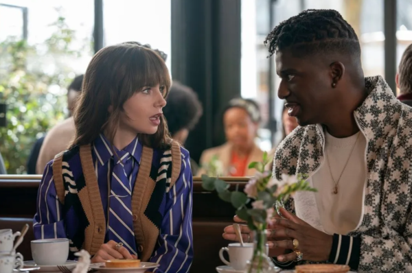 《Emily in Paris》第四季造型盤點｜4大穿搭重點＝法式復仇風+高飽和色彩