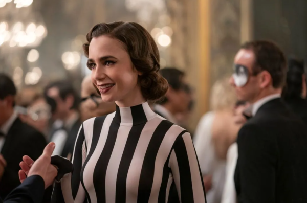 《Emily in Paris》第四季造型盤點｜4大穿搭重點＝法式復仇風+高飽和色彩