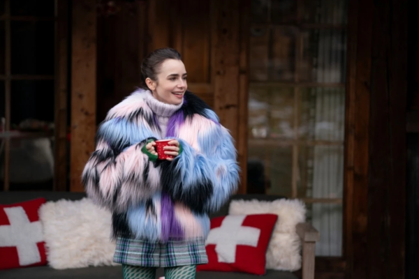 《Emily in Paris》第四季造型盤點｜4大穿搭重點＝法式復仇風+高飽和色彩