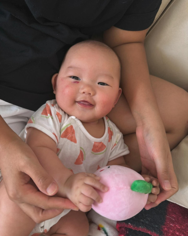 Inez發文慶祝細女Beryl五個月大