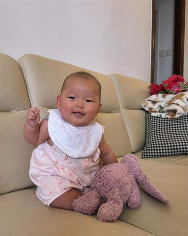 Inez發文慶祝細女Beryl五個月大