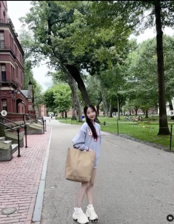 聲夢小花放棄美國升學照去旅行 狂甫當地打卡照曬香肩小蠻腰