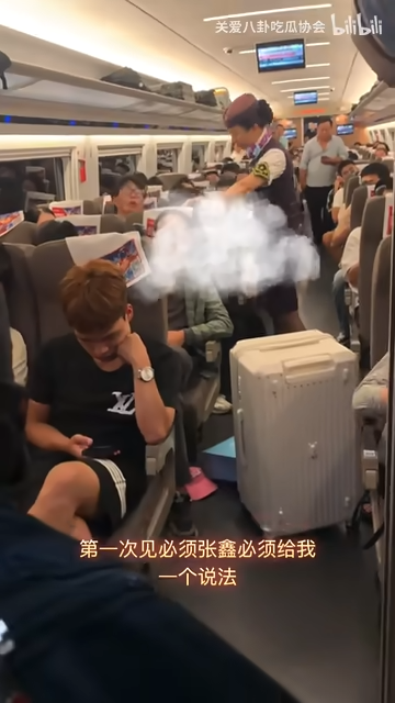 台男著增高「洞洞鞋」致拗柴骨折 引大批苦主共鳴曬傷勢：你不孤單 