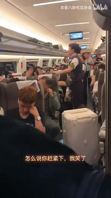 台男著增高「洞洞鞋」致拗柴骨折 引大批苦主共鳴曬傷勢：你不孤單 