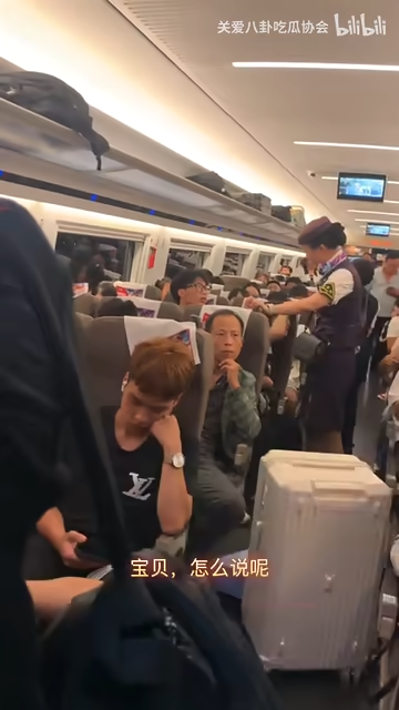 台男著增高「洞洞鞋」致拗柴骨折 引大批苦主共鳴曬傷勢：你不孤單 