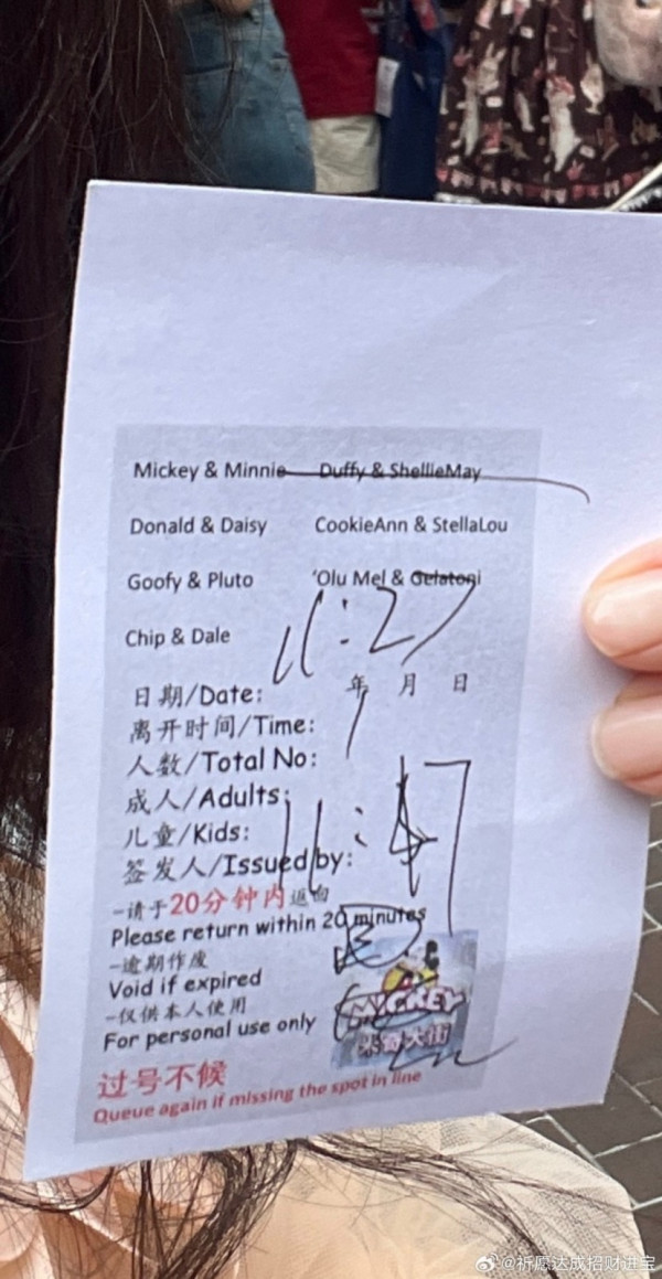 台男著增高「洞洞鞋」致拗柴骨折 引大批苦主共鳴曬傷勢：你不孤單 