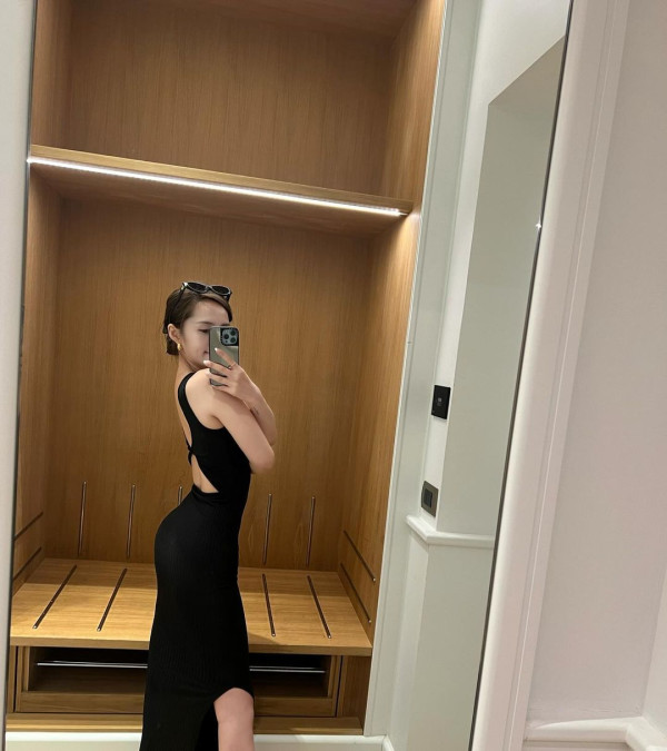 TVB力捧小花遊峇里泳裝曬蜜桃臀 優美泳姿令男泳客目不轉睛 