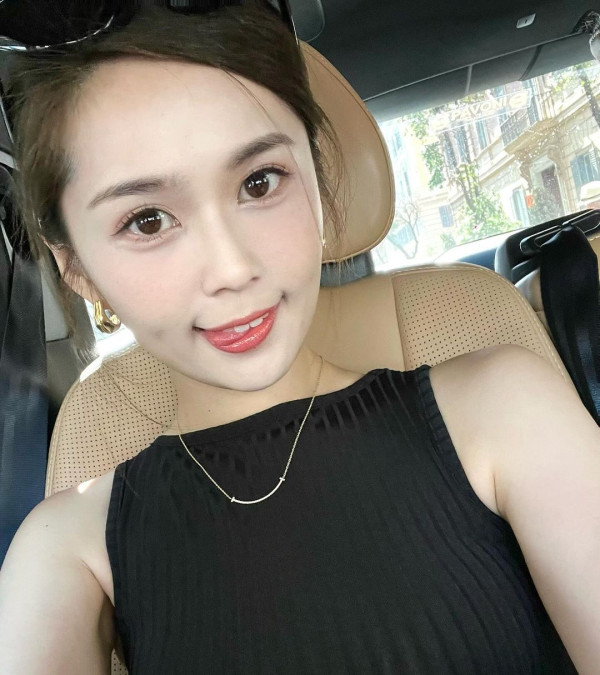 TVB力捧小花遊峇里泳裝曬蜜桃臀 優美泳姿令男泳客目不轉睛 