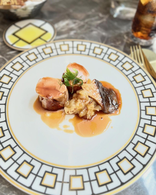 港姐季軍羅馬旅行狂曬打卡照 大曬驕人上圍+S型弗爆身材