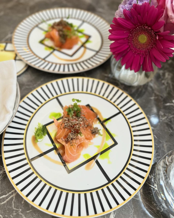 港姐季軍羅馬旅行狂曬打卡照 大曬驕人上圍+S型弗爆身材