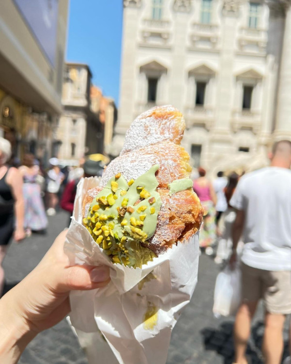 港姐季軍羅馬旅行狂曬打卡照 大曬驕人上圍+S型弗爆身材