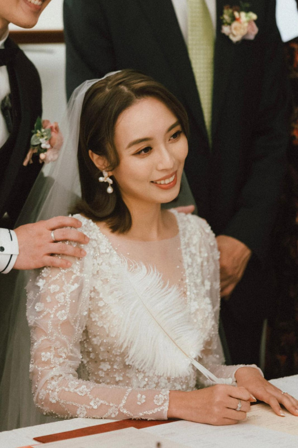 新娘髮型短髮推薦2:頭髮全放|Makeup and Hair Styling : @by_candiicexx|Photography:@studioak_hk