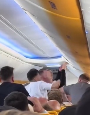 MC張天賦經理人機上掟爆谷 網民反應兩極 鬧爆自製公關災難