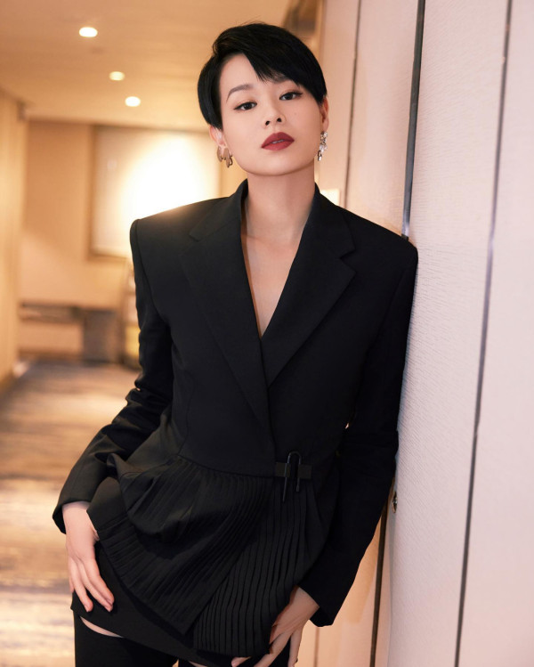 胡杏兒馬爾代夫性感大解放！換3套泳裝曬美腿+零贅肉身材 網民：邊似生過3個 