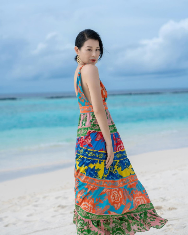 胡杏兒馬爾代夫性感大解放！換3套泳裝曬美腿+零贅肉身材 網民：邊似生過3個 