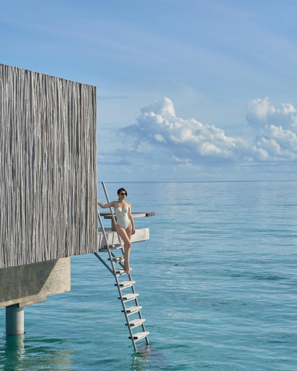 胡杏兒馬爾代夫性感大解放！換3套泳裝曬美腿+零贅肉身材 網民：邊似生過3個 