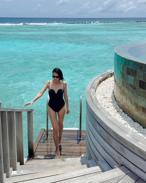 胡杏兒馬爾代夫性感大解放！換3套泳裝曬美腿+零贅肉身材 網民：邊似生過3個 