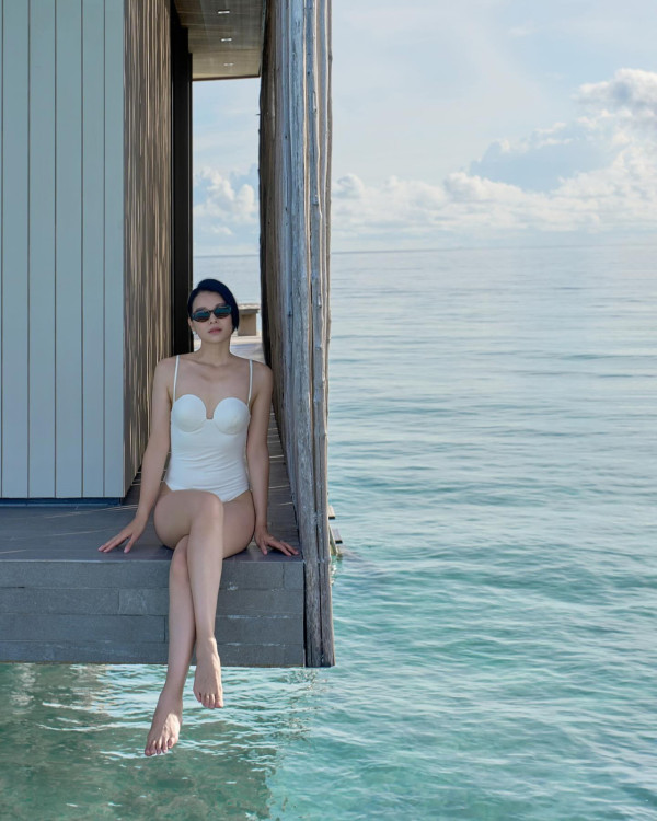 胡杏兒馬爾代夫性感大解放！換3套泳裝曬美腿+零贅肉身材 網民：邊似生過3個 