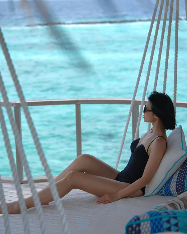 胡杏兒馬爾代夫性感大解放！換3套泳裝曬美腿+零贅肉身材 網民：邊似生過3個 