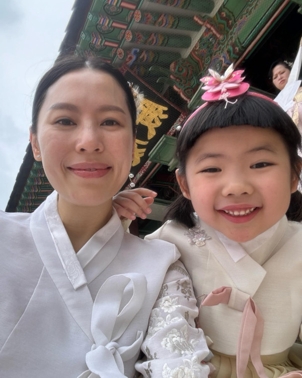 李璨琛大女Lucy考第一獎勵漂頭髮染粉毛！育兒手法再惹兩極爭議︰不負責任
