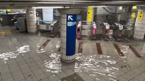 多圖！日本關西暴雨成災多處成水舞間！京都街道現坑渠噴泉 