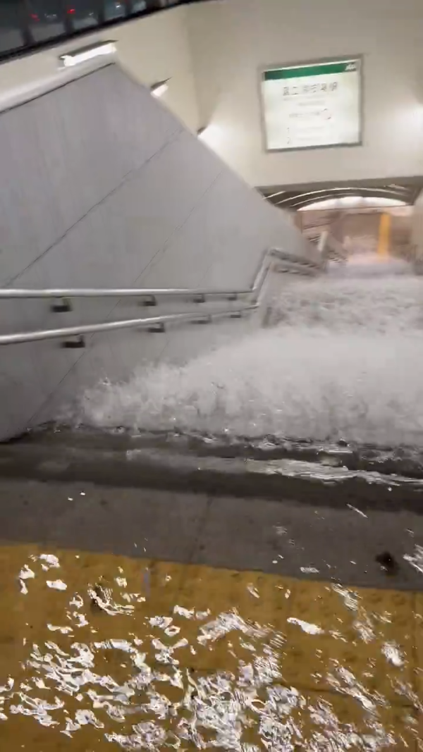 多圖！日本關西暴雨成災多處成水舞間！京都街道現坑渠噴泉 