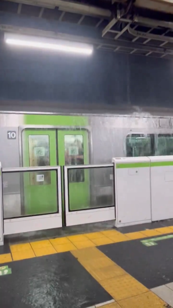 多圖！日本關西暴雨成災多處成水舞間！京都街道現坑渠噴泉 