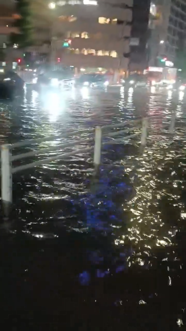 多圖！日本關西暴雨成災多處成水舞間！京都街道現坑渠噴泉 
