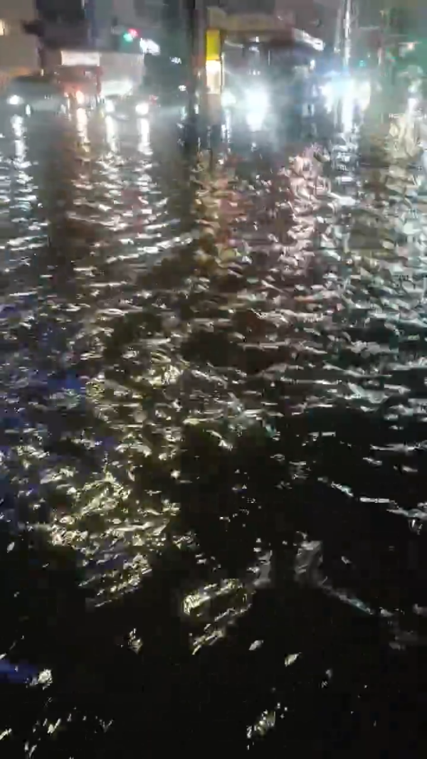 多圖！日本關西暴雨成災多處成水舞間！京都街道現坑渠噴泉 