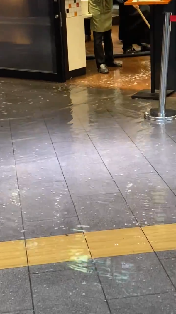 多圖！日本關西暴雨成災多處成水舞間！京都街道現坑渠噴泉 