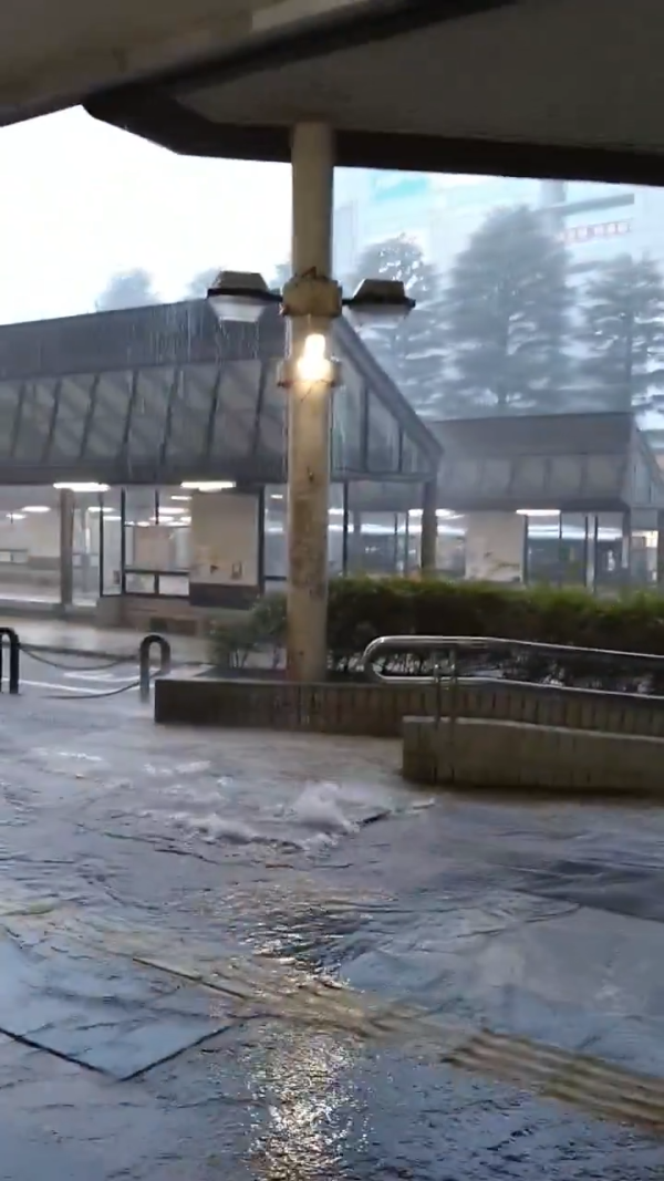 多圖！日本關西暴雨成災多處成水舞間！京都街道現坑渠噴泉 