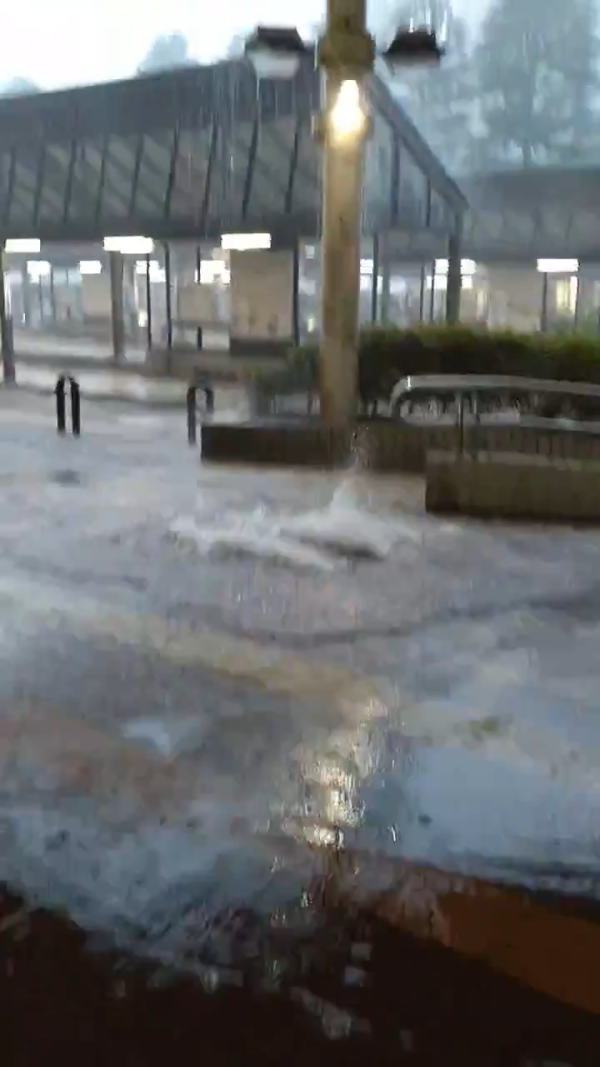 多圖！日本關西暴雨成災多處成水舞間！京都街道現坑渠噴泉 