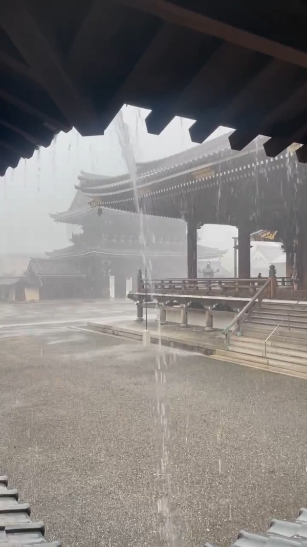 多圖！日本關西暴雨成災多處成水舞間！京都街道現坑渠噴泉 