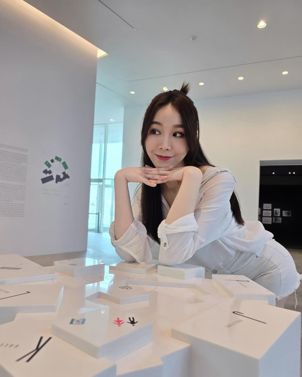 TVB小花遊澳洲曬長腿黑絲誘惑 甫家庭照竟被誤以為已婚？ 