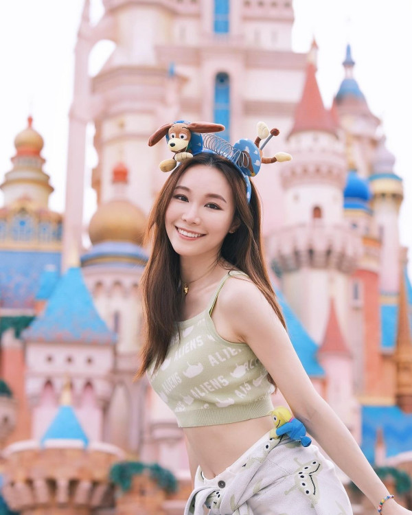 TVB小花遊澳洲曬長腿黑絲誘惑 甫家庭照竟被誤以為已婚？ 