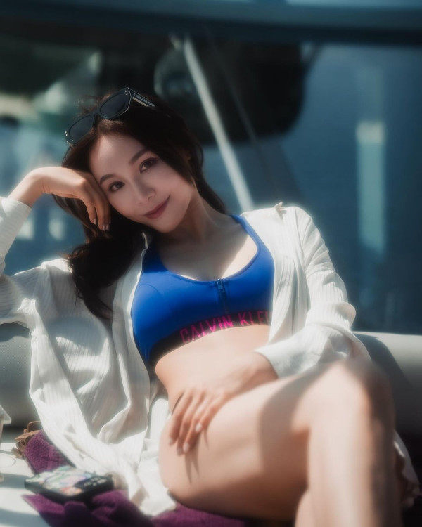 TVB小花遊澳洲曬長腿黑絲誘惑 甫家庭照竟被誤以為已婚？ 