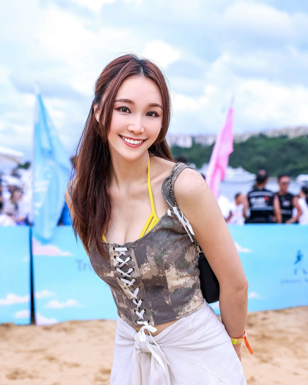 TVB小花遊澳洲曬長腿黑絲誘惑 甫家庭照竟被誤以為已婚？ 