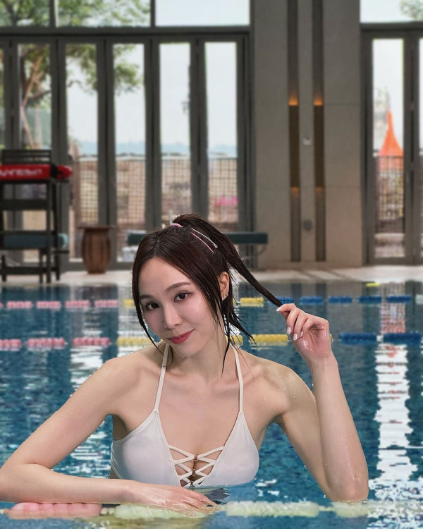 TVB小花遊澳洲曬長腿黑絲誘惑 甫家庭照竟被誤以為已婚？ 