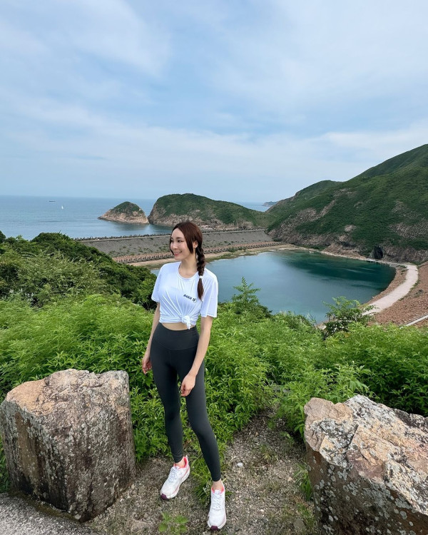 TVB小花遊澳洲曬長腿黑絲誘惑 甫家庭照竟被誤以為已婚？ 