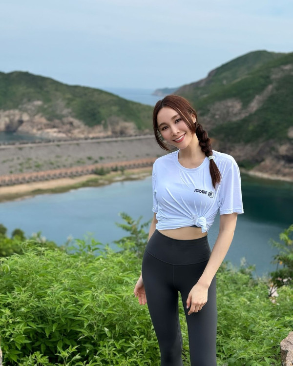 TVB小花遊澳洲曬長腿黑絲誘惑 甫家庭照竟被誤以為已婚？ 