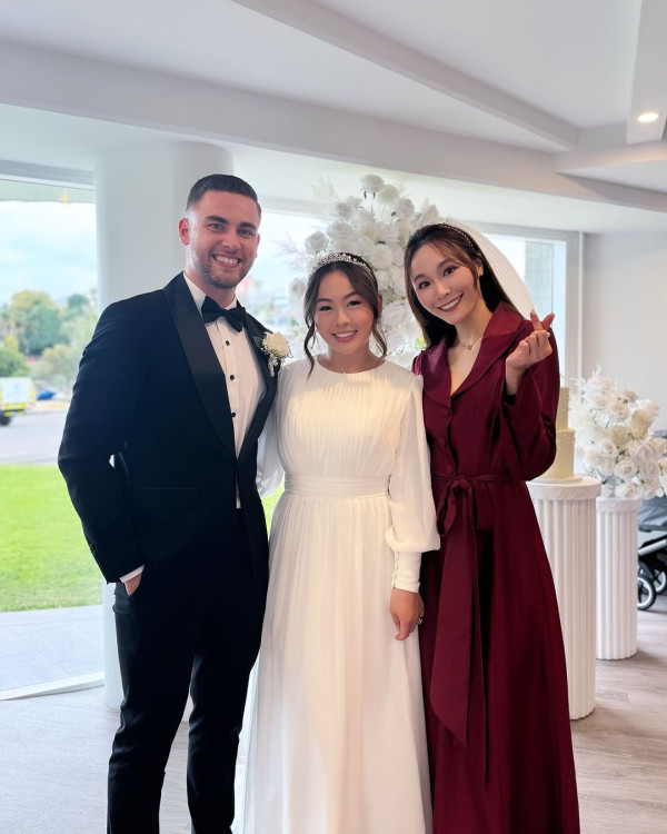 TVB小花遊澳洲曬長腿黑絲誘惑 甫家庭照竟被誤以為已婚？ 