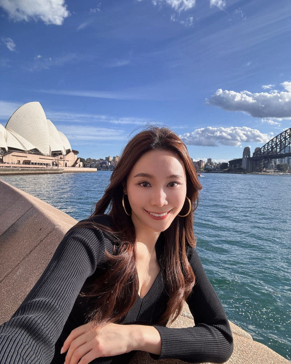 TVB小花遊澳洲曬長腿黑絲誘惑 甫家庭照竟被誤以為已婚？ 