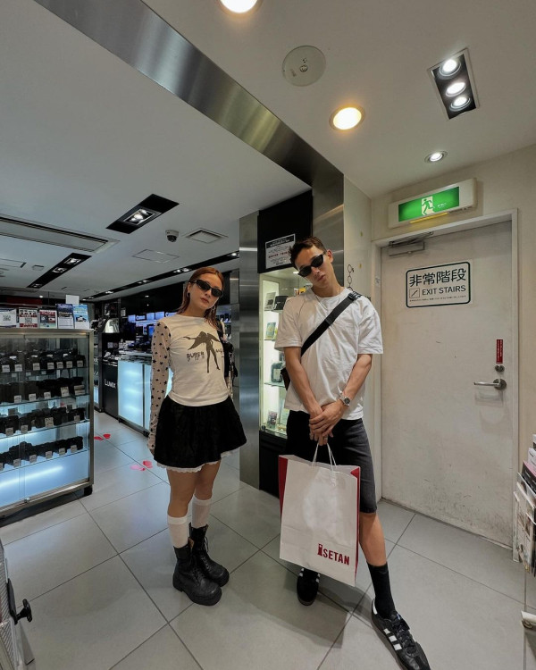 徐濠縈甫日本旅行照意外曝囡囡戀情 19歲康堤疑戀上高大日籍男模 