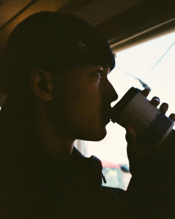 徐濠縈甫日本旅行照意外曝囡囡戀情 19歲康堤疑戀上高大日籍男模 